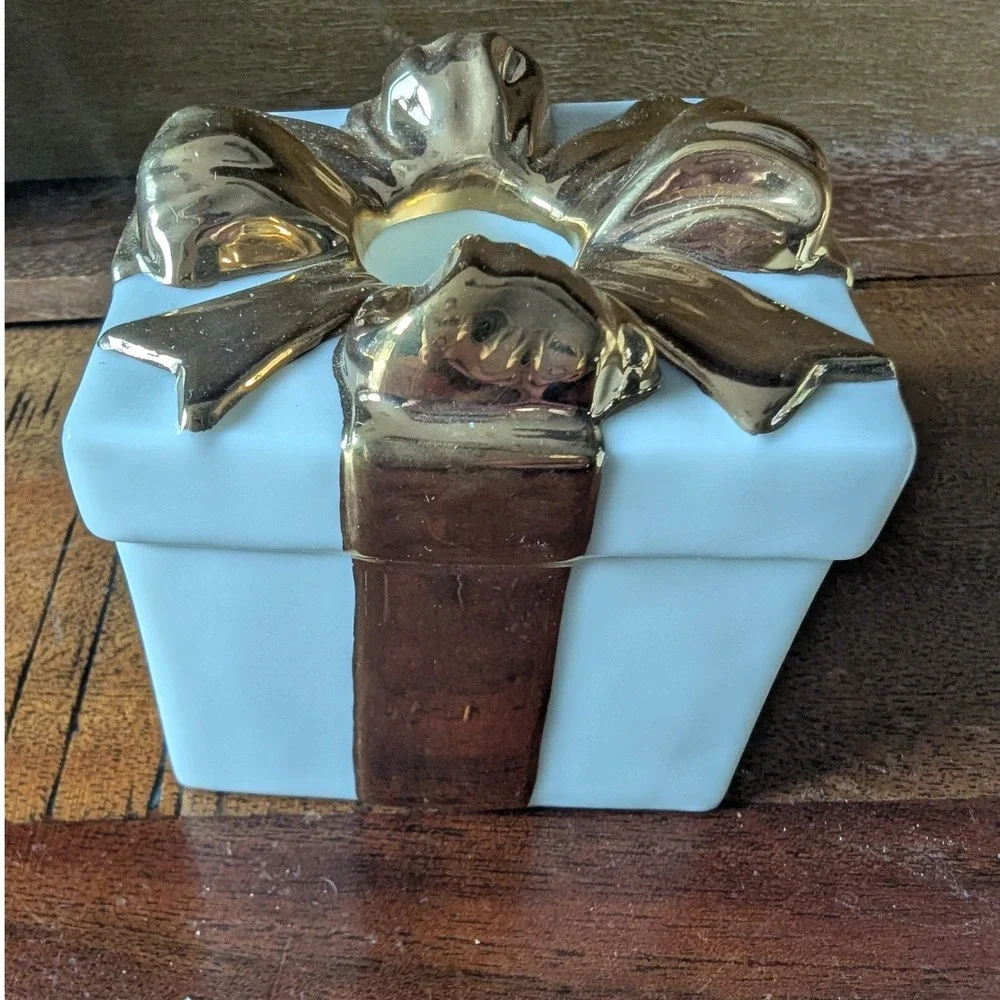 VTG Mikasa Holiday Elegance‎ Fine China Gold Ribbon Gift Box Candle Holder FK001